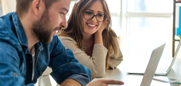 essential-software-for-small-business Man and woman using laptop.