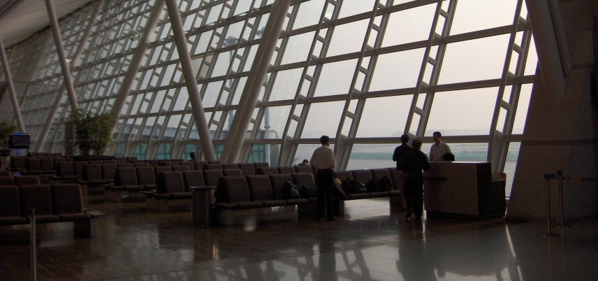 stuck-at-the-airport-articlehero1